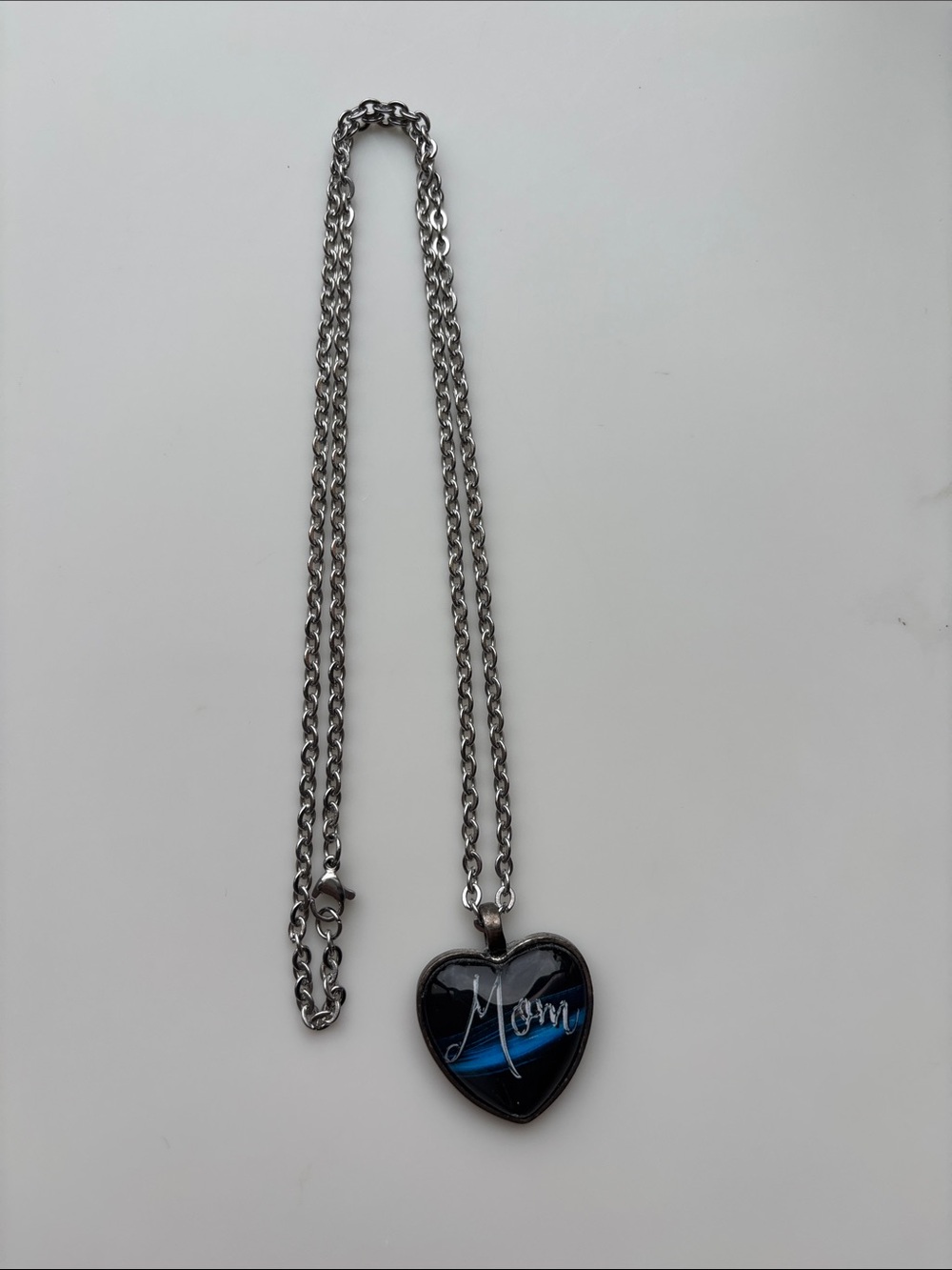 Heart Pendant 'Mom' Necklace in Black and Blue